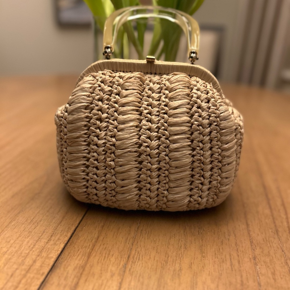 Gaymode 60’s style vintage tan raffia clean !

Make a reasonable offer.